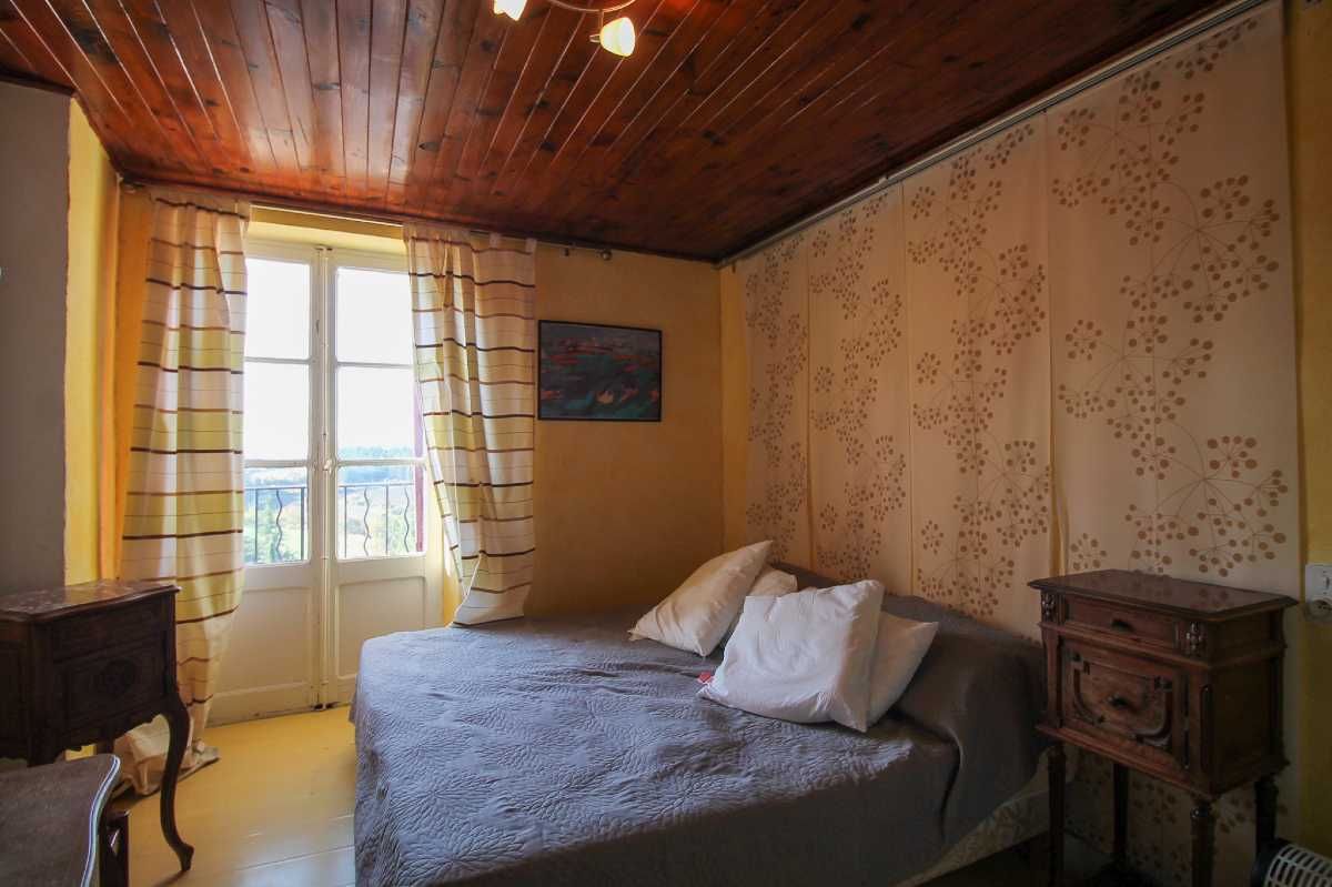 AUREL MAISON DE VILLAGE  179 M² AVEC BALCONS AUX CHAMBRES  130000  AUREL 84390 3