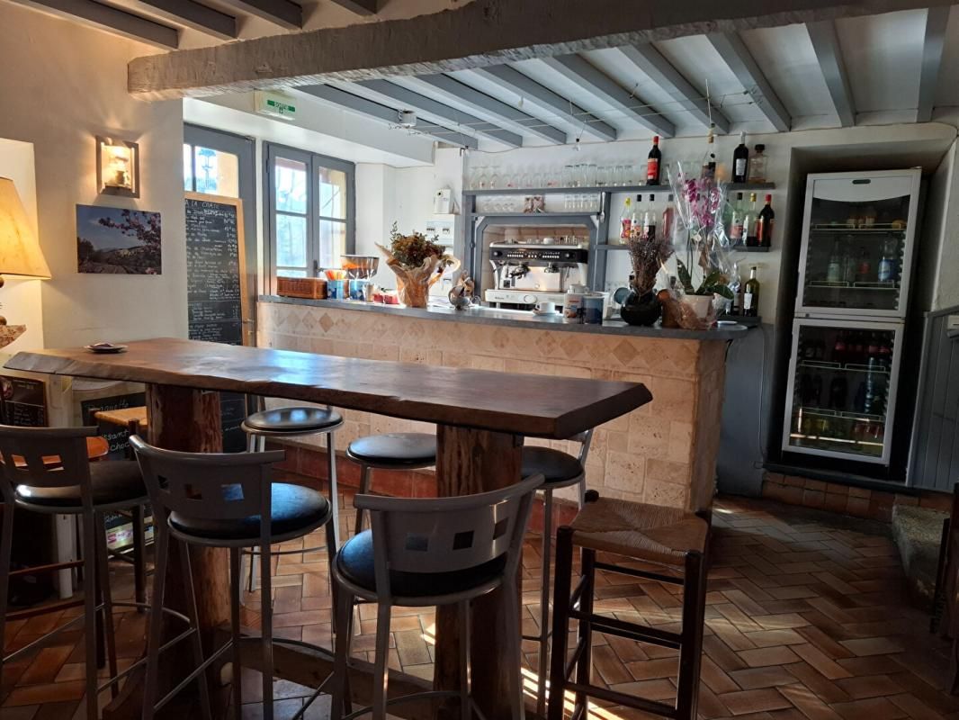 MAISON DE VILLAGE  159 M² 4 CHAMBRES 170000  AUREL 84390