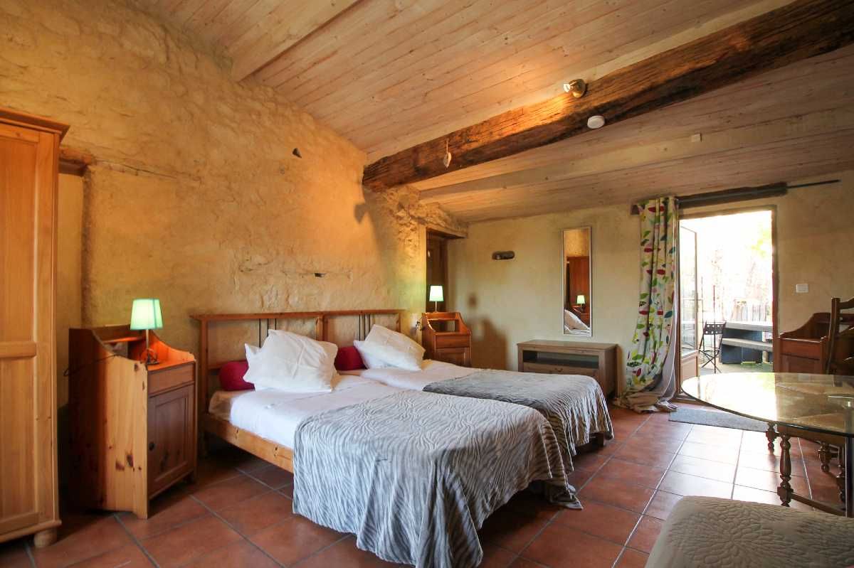 AUREL MAISON DE VILLAGE RENOVEE 7 PIECES 184 M² AVEC BALCONS AUX CHAMBRES ET UN APPARTEMENT T2 INDEPENDANT DE 30 M²  ET UNE TERRASSE250000  AUREL 84390 4