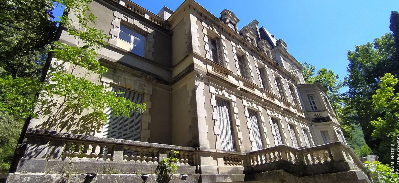 AVEZE Château du 19e  avec dépendances et parc 2