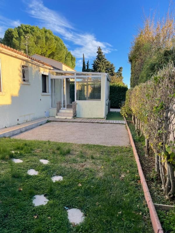 BAILLARGUES MAISON DE PLAIN PIED DE 95 M² habitable (environ)dont véranda et de 3 chambres , garage de 25 m²(environ) sur 369 m² de terrain? 5 5/ 3