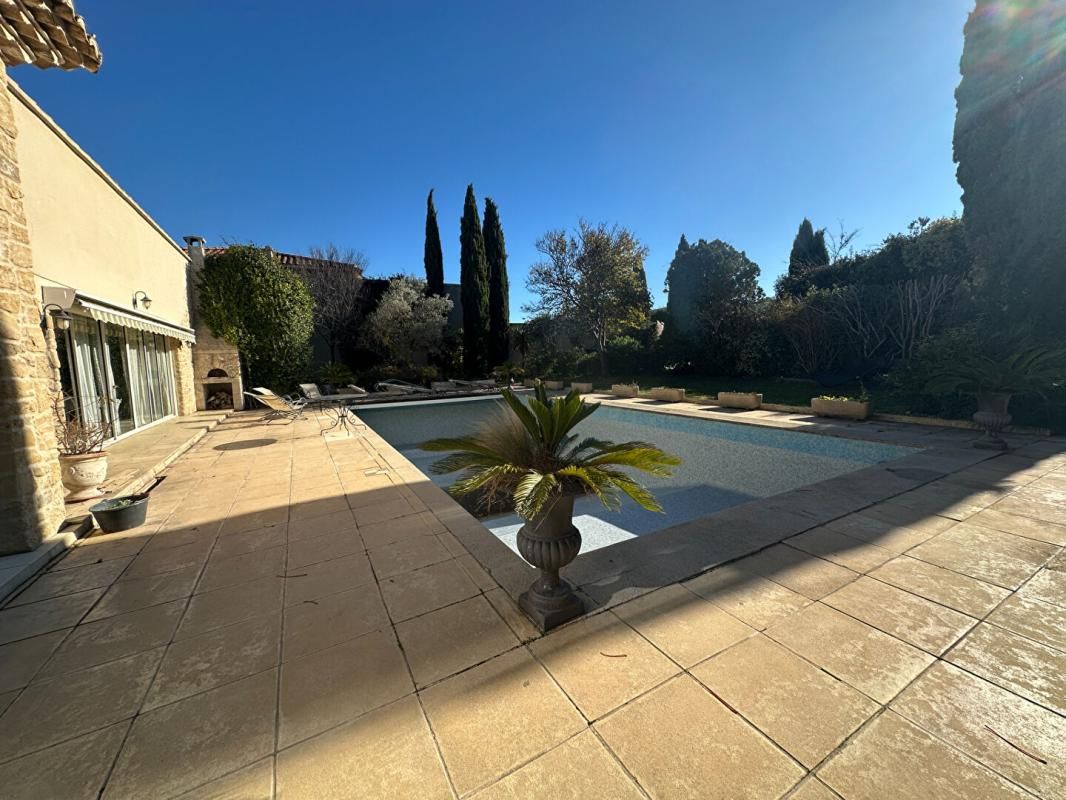 SAINT-VICTORET Location d'Exception Demeure Familiale de Prestige à Saint-Victoret 2