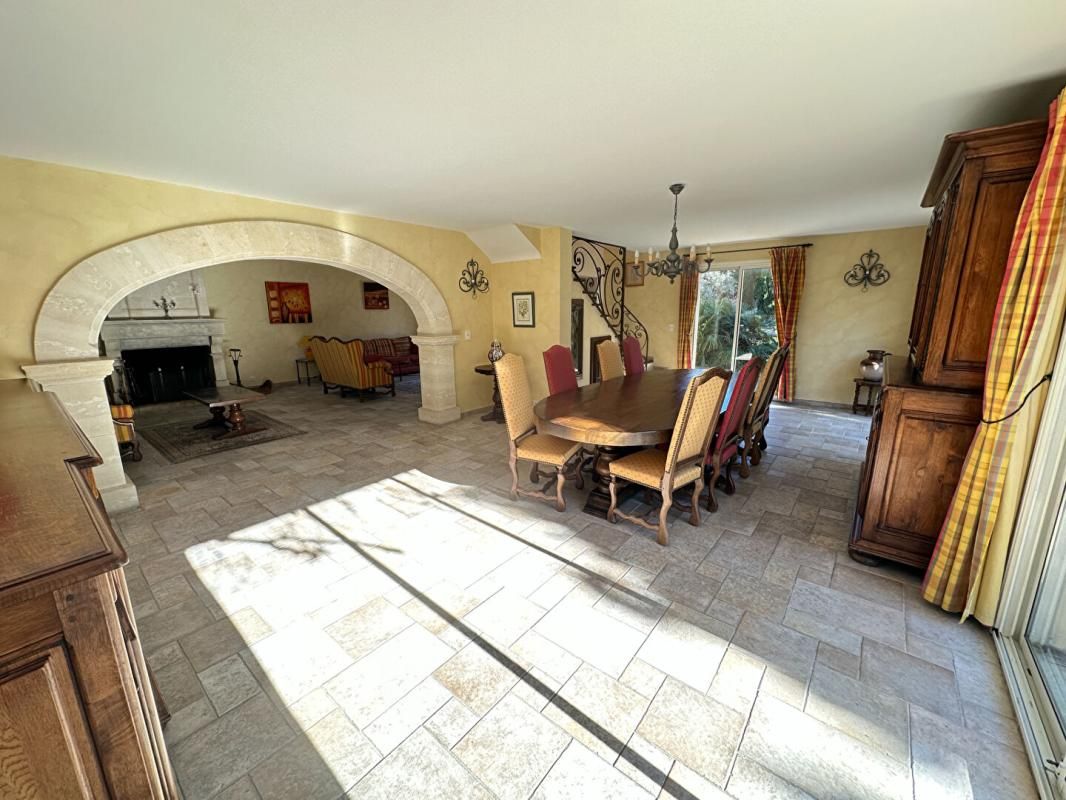 SAINT-VICTORET Location d'Exception Demeure Familiale de Prestige à Saint-Victoret 4