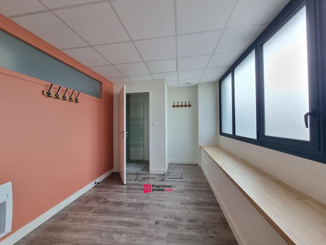 LA ROCHE-SUR-YON LA ROCHE SUR YON - MURS COMMERCIAUX LIBRES, local 160 m² 4