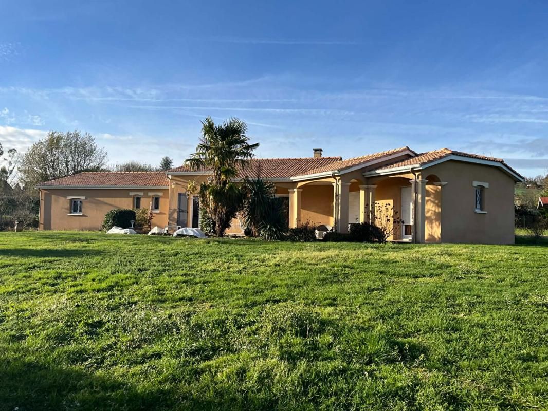CHATEAU-L'EVEQUE Villa plain-pied Château L'Evêque 141 m2 1