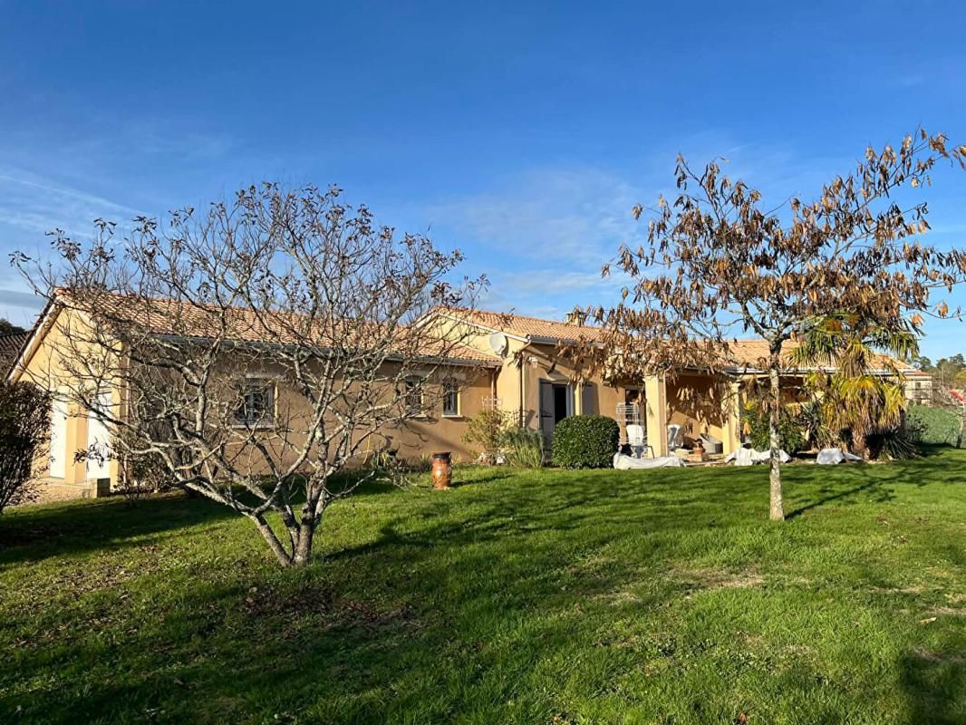 CHATEAU-L'EVEQUE Villa plain-pied Château L'Evêque 141 m2 2