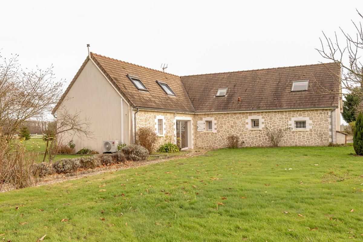 PRUNAY-CASSEREAU LIEUX UNIQUES ® x PROPRIÉTÉS PRIVÉES PROPOSE TRES BELLE PROPRIÉTÉ 160 M² SUR 4500 M² 1