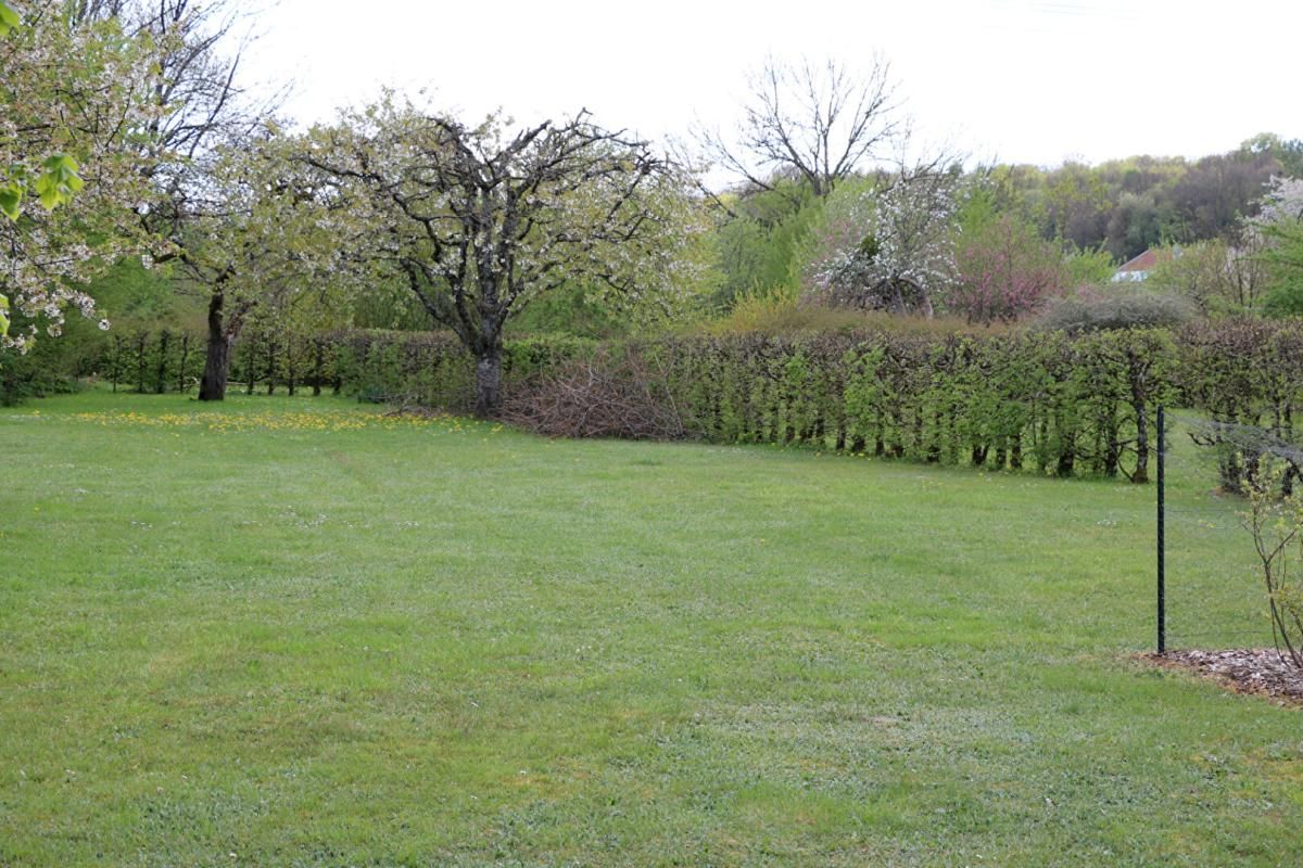 FROIDETERRE Charmante maison individuelle, 173 m² habitables, 7 pièces, terrain de plus de 3 000 m² 2