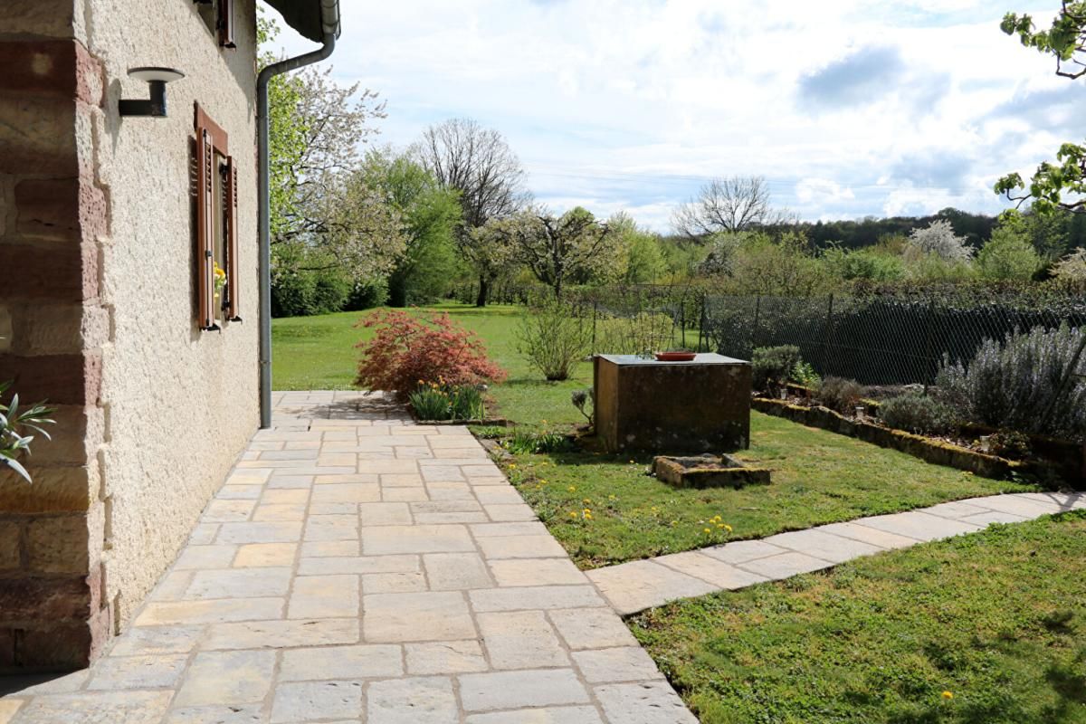 FROIDETERRE Charmante maison individuelle, 173 m² habitables, 7 pièces, terrain de plus de 3 000 m² 4