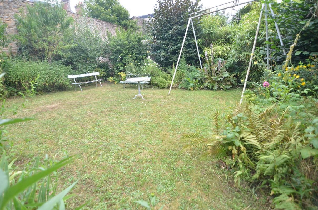 Maison hyper centre ville avec jardin