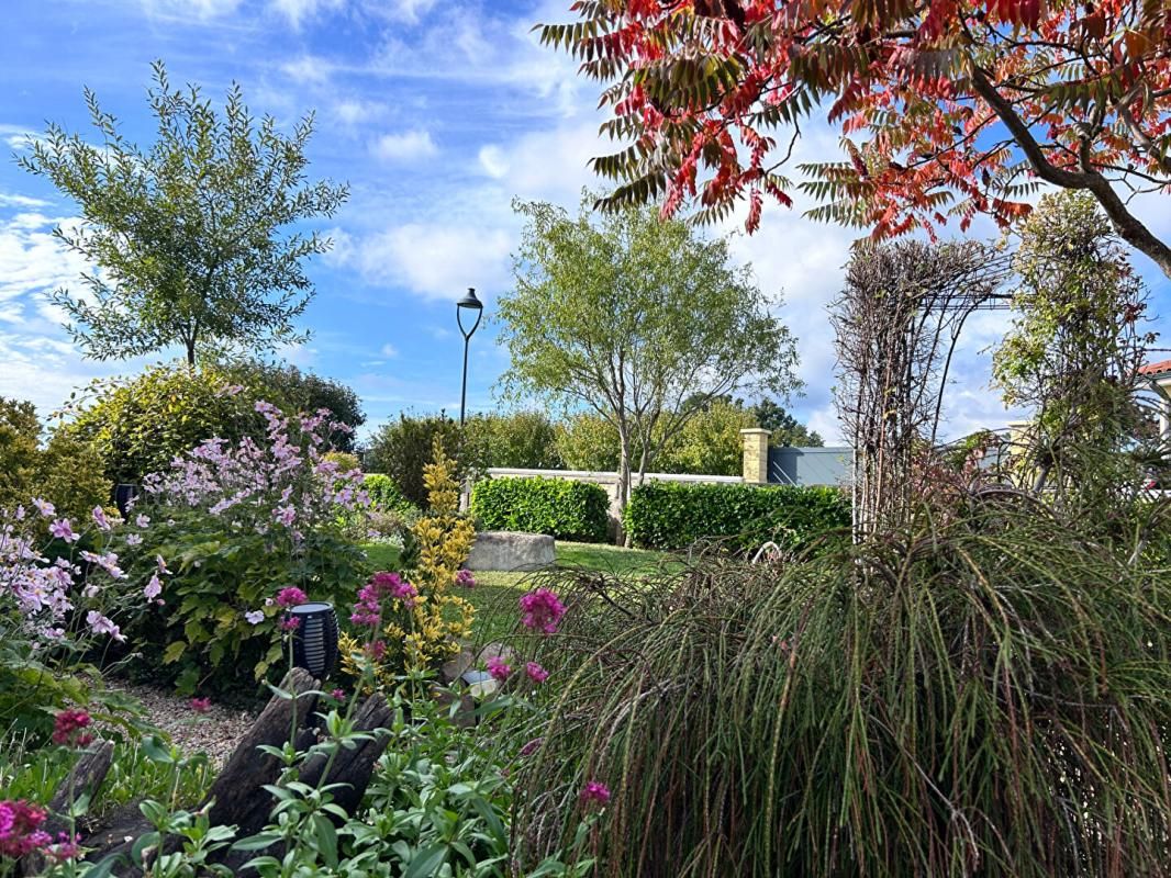 SAINT-LAURENT-DE-CHAMOUSSET Maison 158 m² Longessaigne 6 chambres 4