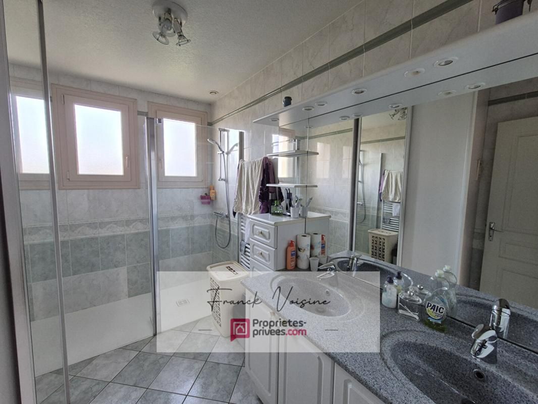 SAINT-MICHEL-MONT-MERCURE A VENDRE à Saint Michel Mont Mercure, maison de 114 m2 env avec 4 chambres sur une parcelle de 1000 m2 env 2