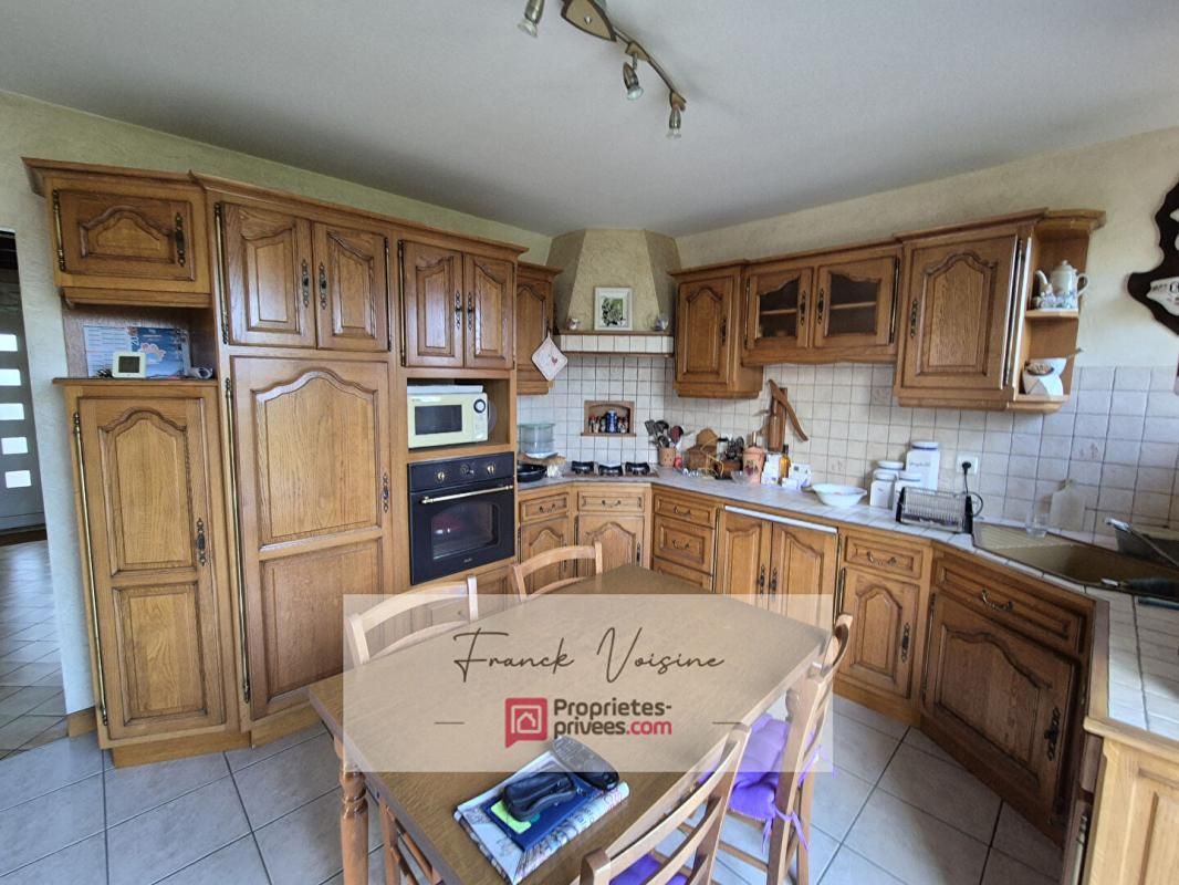 SAINT-MICHEL-MONT-MERCURE A VENDRE à Saint Michel Mont Mercure, maison de 114 m2 env avec 4 chambres sur une parcelle de 1000 m2 env 4