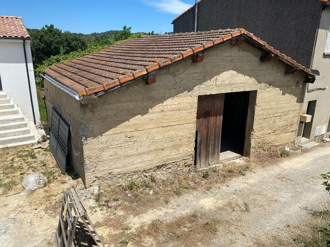 Bâtiment , Remise de 80M2 avec terrain de 362M2