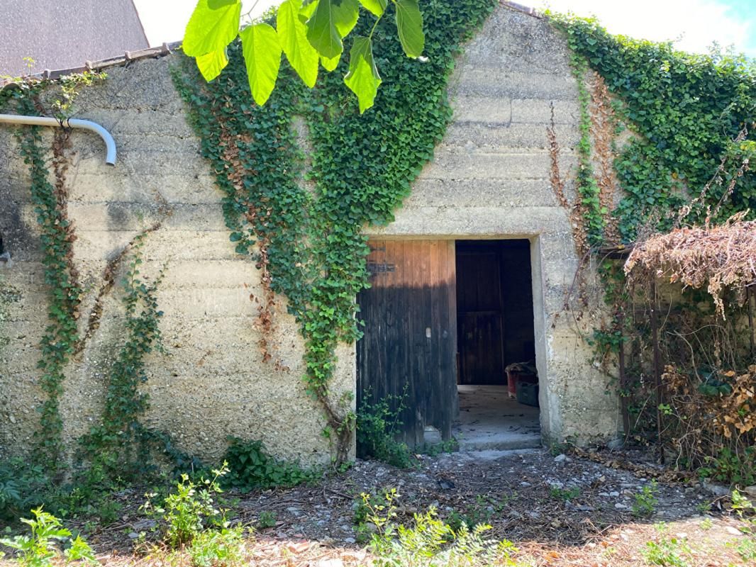 CAZILHAC Bâtiment , Remise de 80M2 avec terrain de 362M2 3