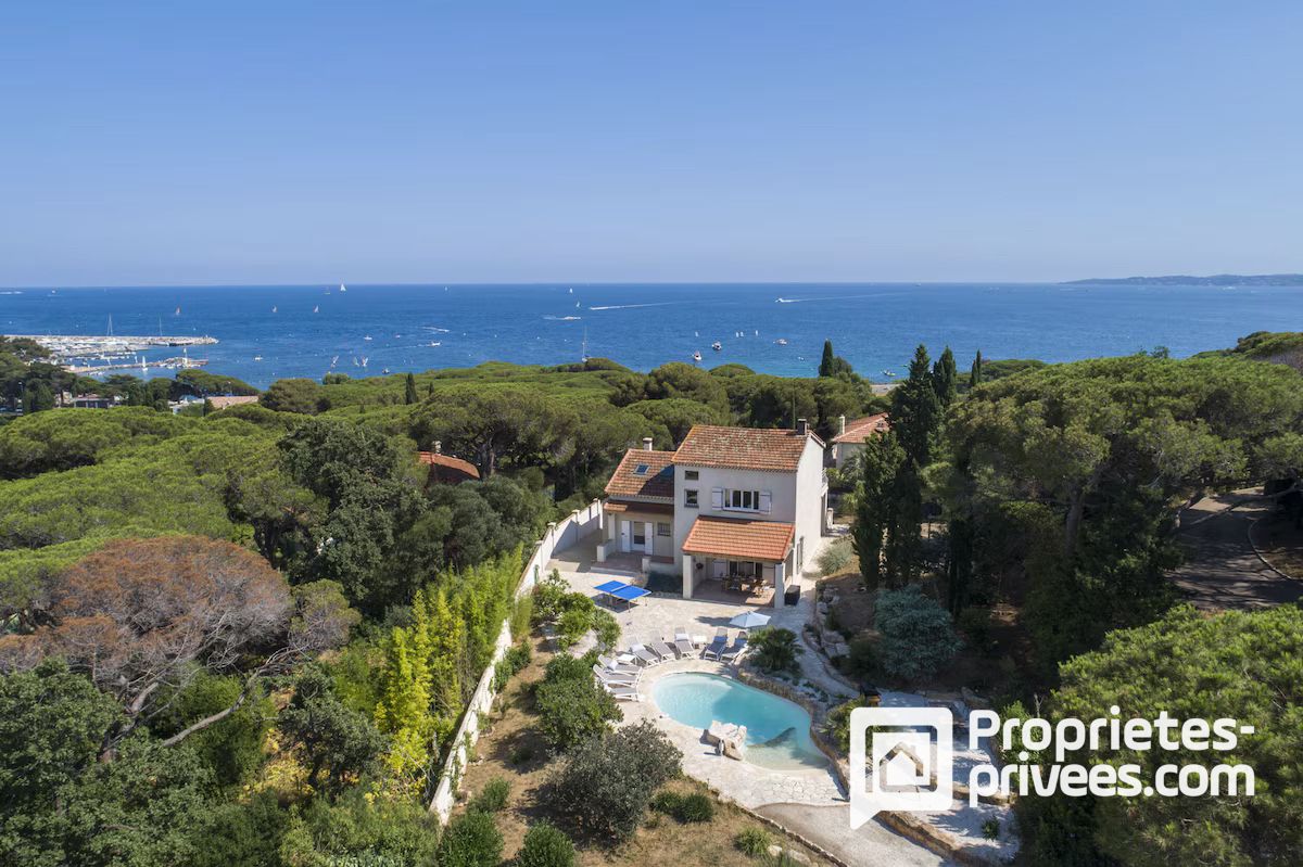 SAINTE-MAXIME Villa avec jardin, garage, piscine et dépendance à Sainte Maxime 2