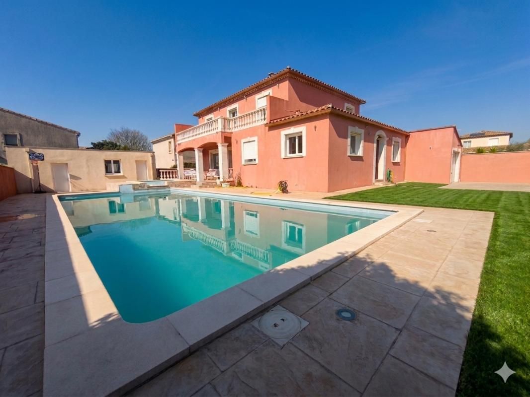 NIMES Villa d'exception dans le secteur Nîmes, 198m², jardin, piscine, spa 1