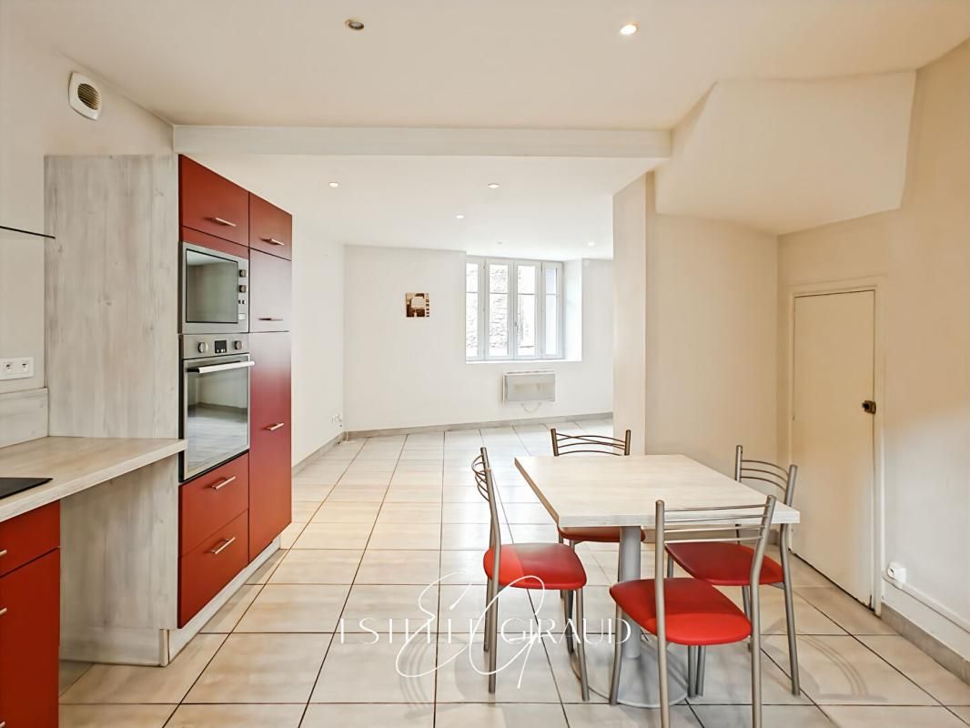 CAUNES-MINERVOIS Maison de  village rénovée, lumineuse,  4 chambres 2