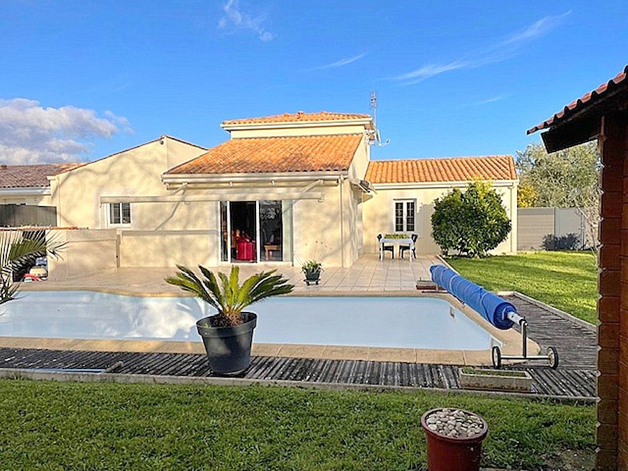 LA JARRIE Maison familiale de 122 m² - 4 chambres -  jardin et piscine ? 13 km de La Rochelle - 10 km de la Mer 2