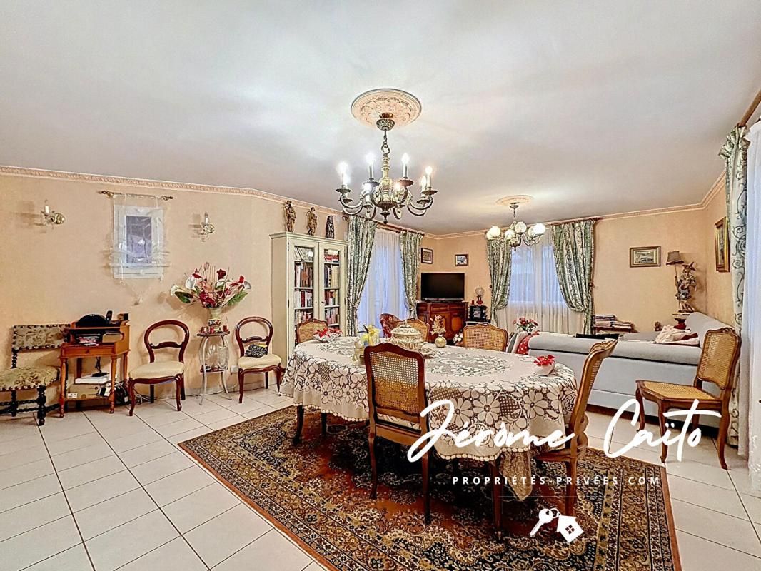 LE GRAU-DU-ROI Villa Le Grau Du Roi 4 pièce(s) 103 m2 + garage + 3 places de parking 3