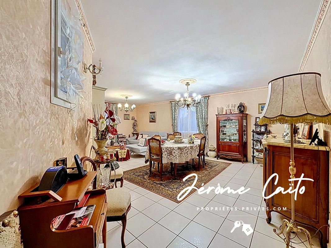 LE GRAU-DU-ROI Villa Le Grau Du Roi 4 pièce(s) 103 m2 + garage + 3 places de parking 4