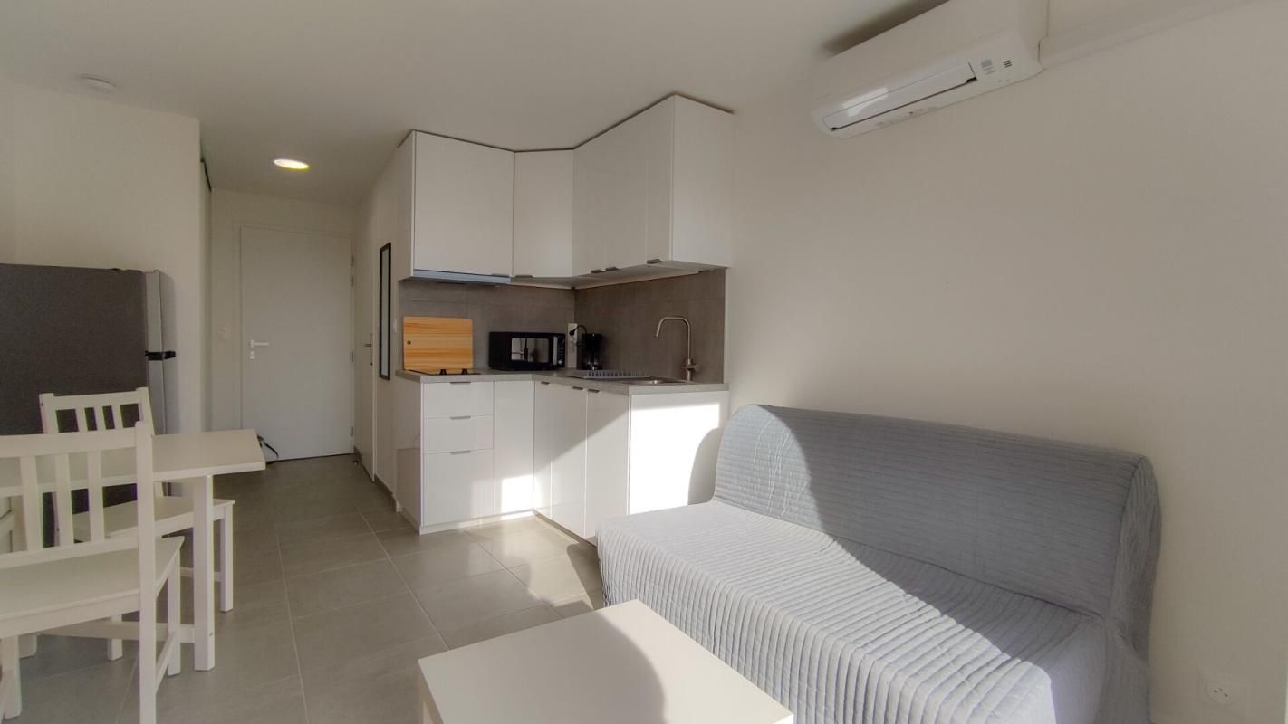 LA LONDE-LES-MAURES LA LONDE LES MAURES STUDIO LOCATION MEUBLEE A L'ANNEE 4