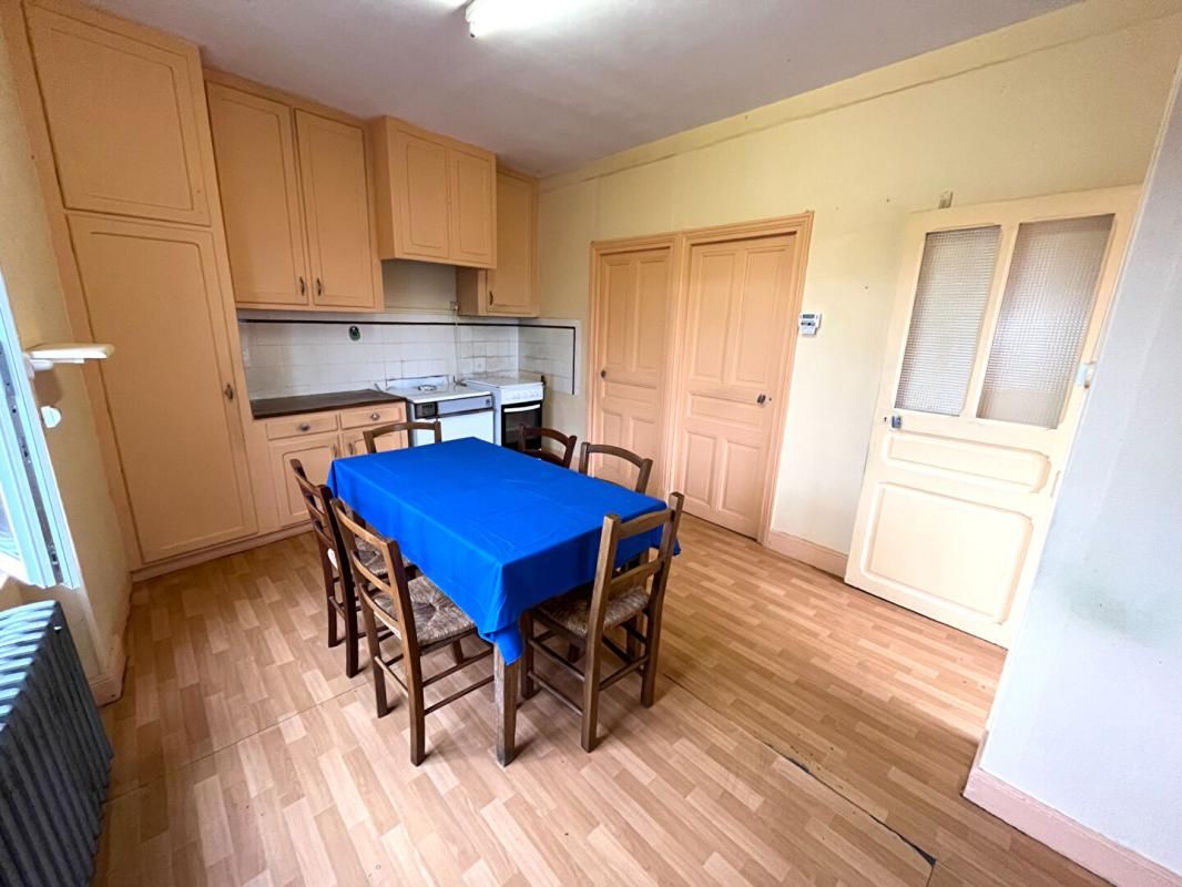 AYDAT Maison Aydat 4 pièces, 86m² et dépendances 2