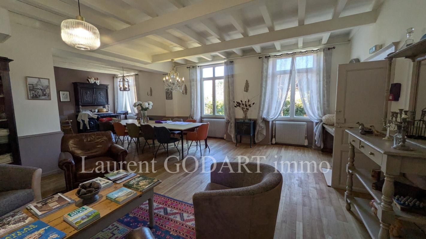 MARMANDE Maison de maître 14 pièces avec dépendances et puits 2