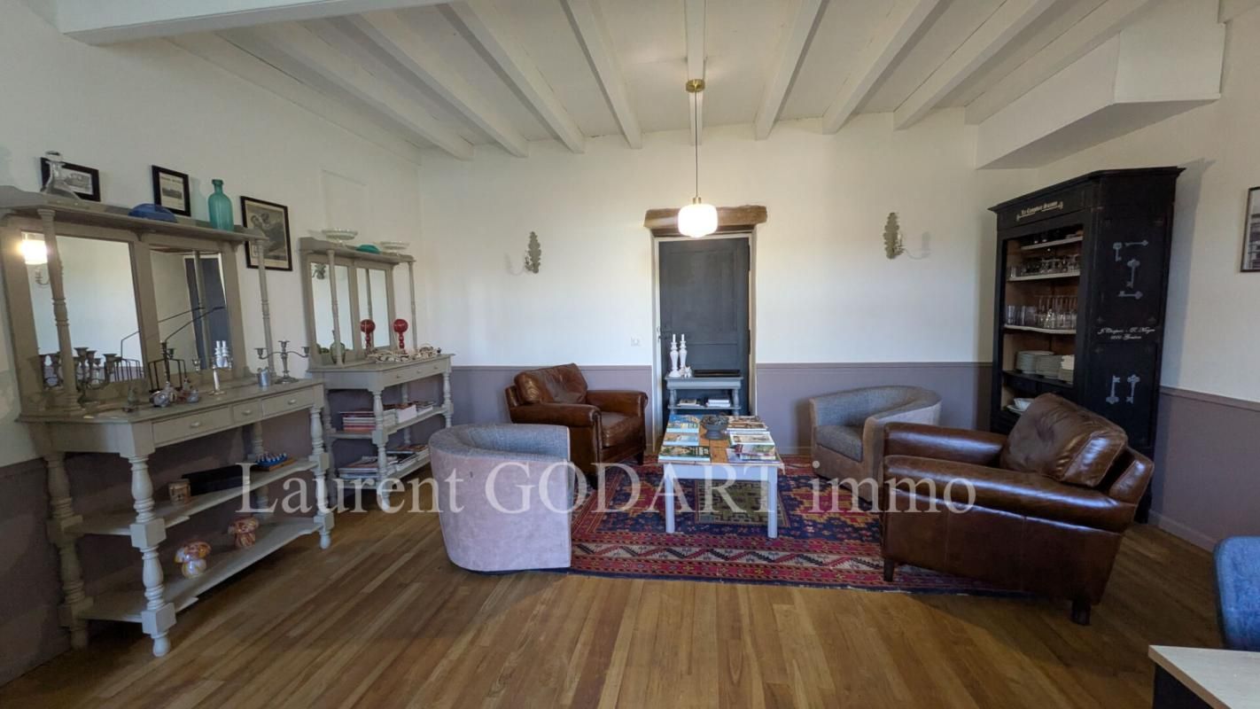 MARMANDE Maison de maître 14 pièces avec dépendances et puits 3