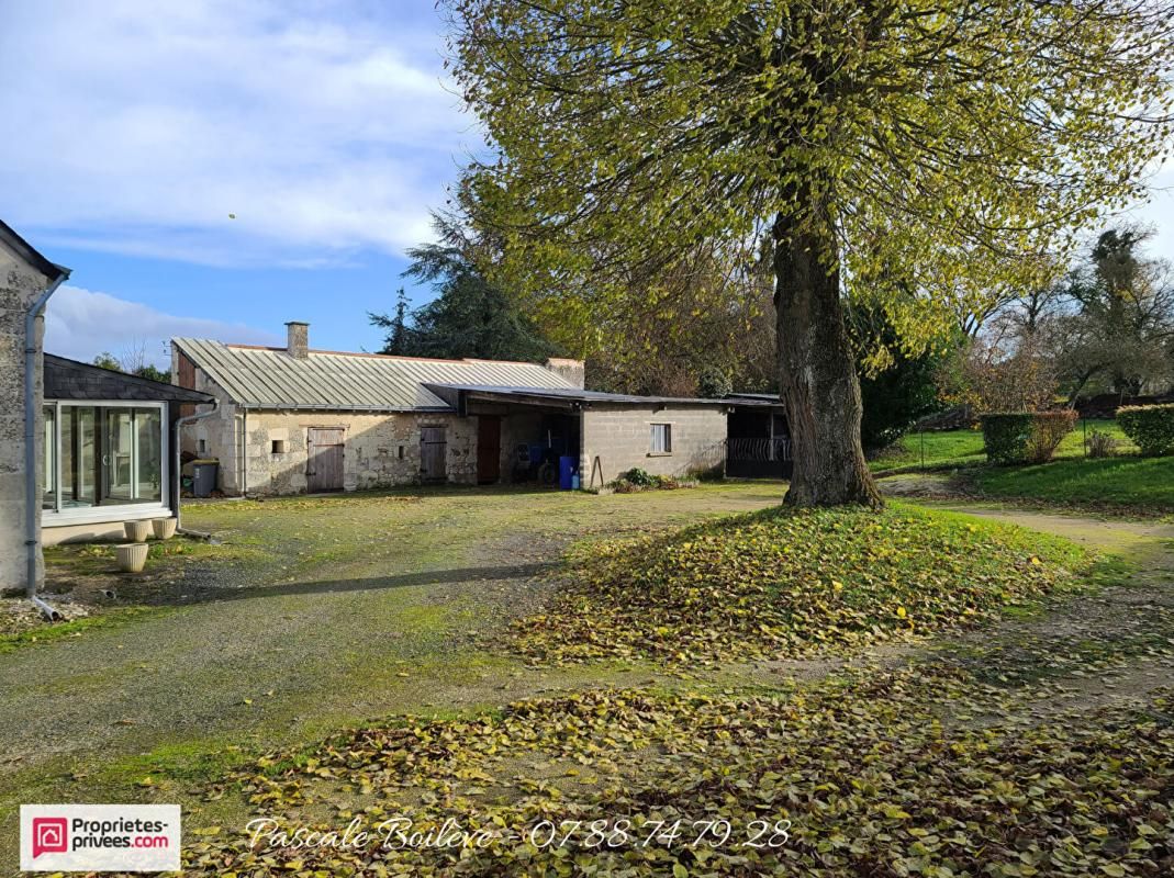 VERNANTES Charmante longère - 7 200 m² de terrain - VERNANTES (49390) 2