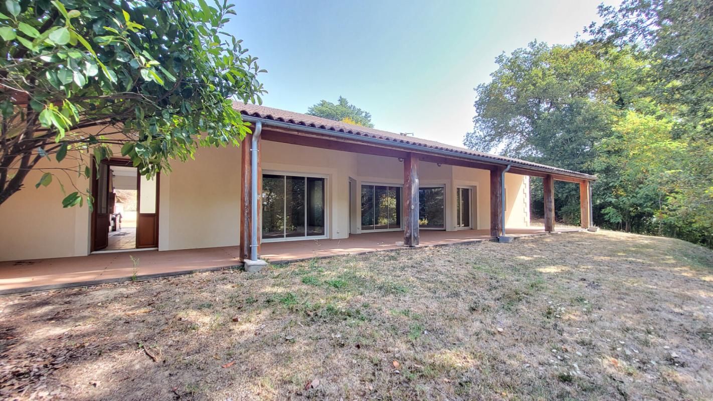 MONTPON-MENESTEROL Maison contemporaine atypique 24700 Montpon 8 pièces  161 m2 parcelle 2048 m² 2