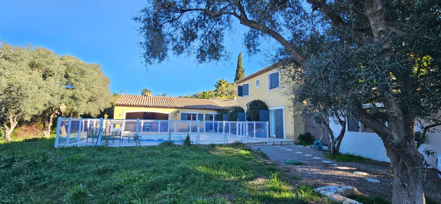 Villa proche centre ville  de Ceyreste