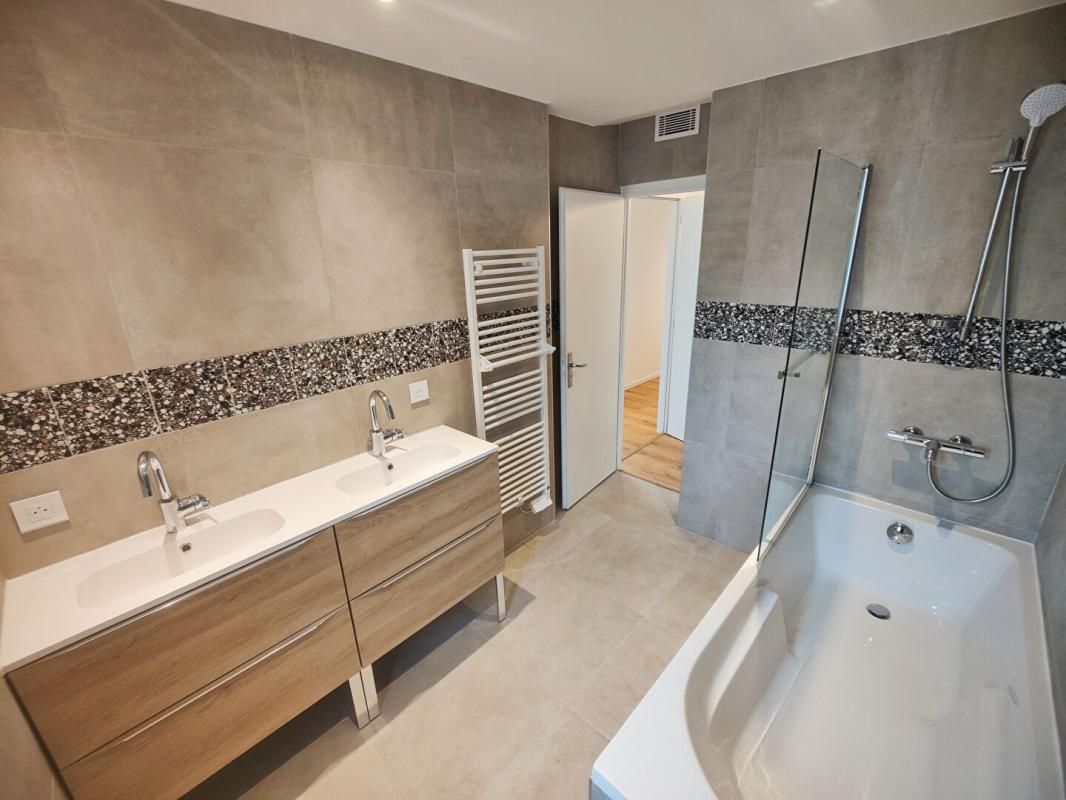 GRENOBLE Appartement Grenoble 6 pièce(s) 134 m2 3