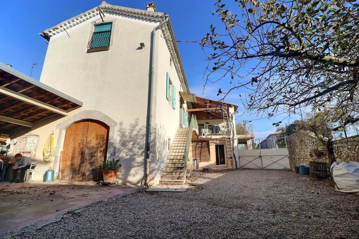 AUBENAS Maison en pierre avec studio + vastes dépendances ? Fort potentiel ? Lanas (07200) 2