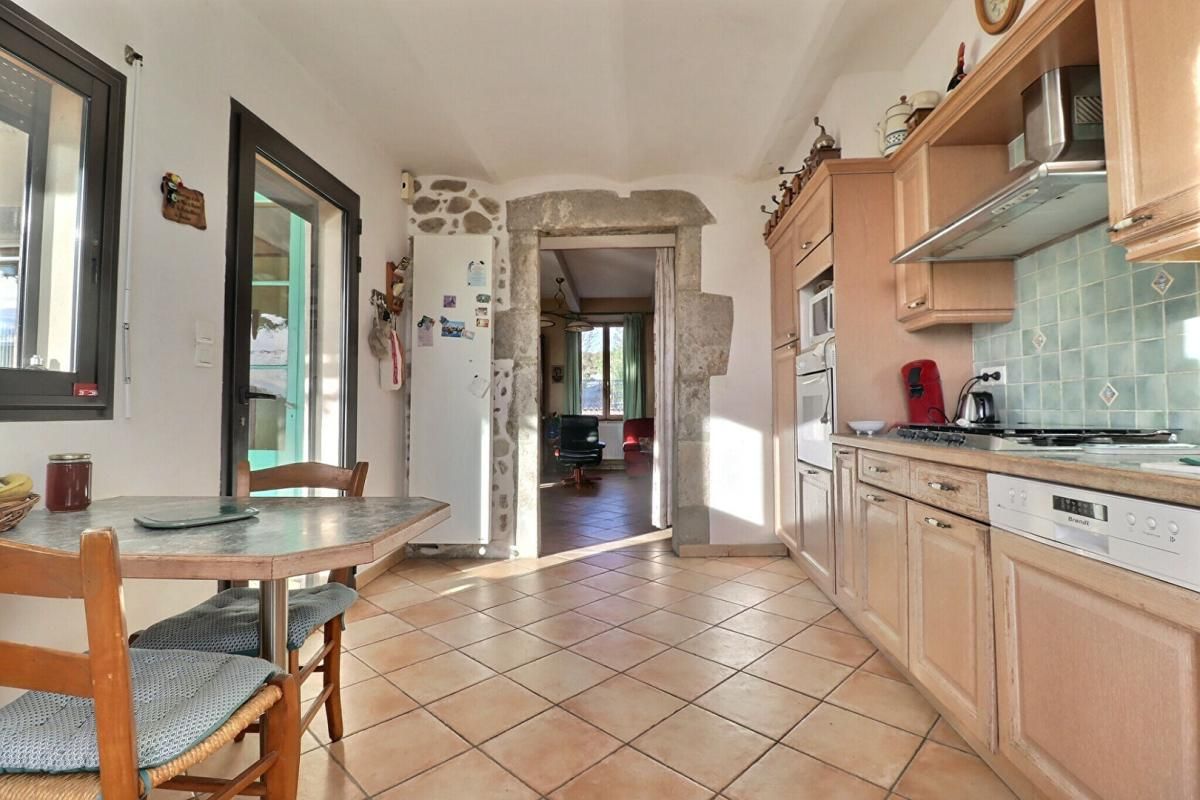 AUBENAS Maison en pierre avec studio + vastes dépendances ? Fort potentiel ? Lanas (07200) 3