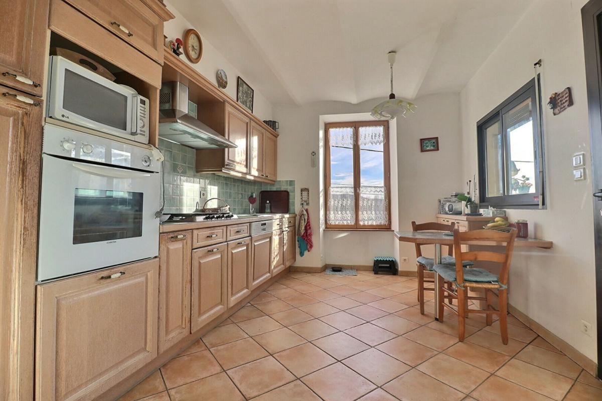 AUBENAS Maison en pierre avec studio + vastes dépendances ? Fort potentiel ? Lanas (07200) 4