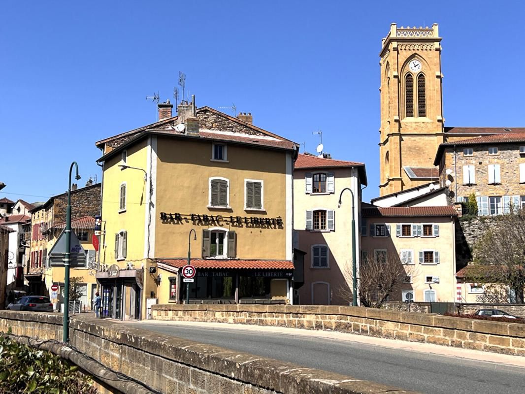 INVESTISSEMENT L Arbresle local commercial avec triplex habitable  264m2