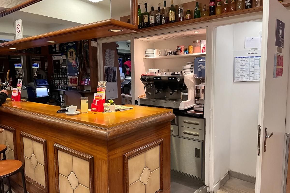 L'ARBRESLE INVESTISSEMENT L Arbresle local commercial avec triplex habitable  264m2 2