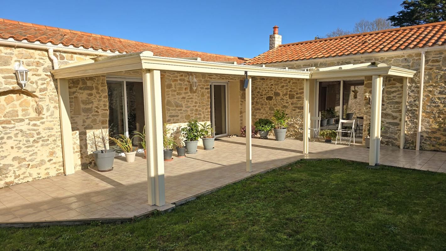 SAINT-PERE-EN-RETZ Maison plain-pied 150 m2 parfaitement entretenue/ 3 chambres / 2 SDB / dépendances 2