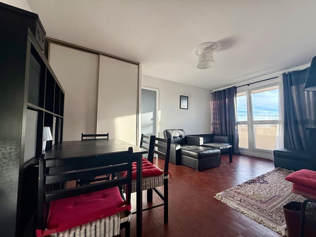 Charmant appartement de 2 pièces lumineux à Savigny-sur-Orge avec balcon et parking