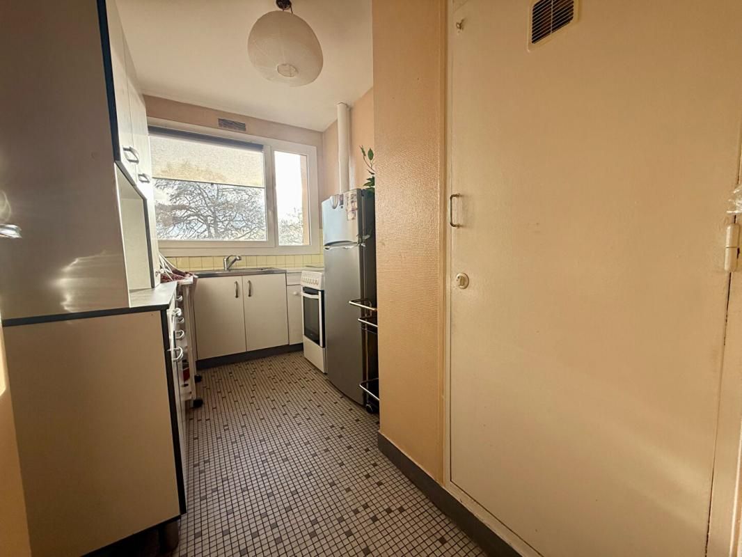 SAVIGNY-SUR-ORGE Charmant appartement de 2 pièces lumineux à Savigny-sur-Orge avec balcon et parking 2