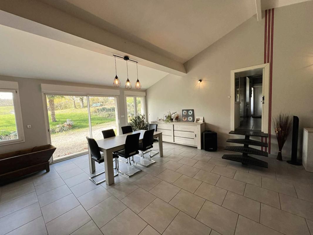 ALLEMANS Maison Avec Piscine Allemans 8 pièce(s) 205 m2 2