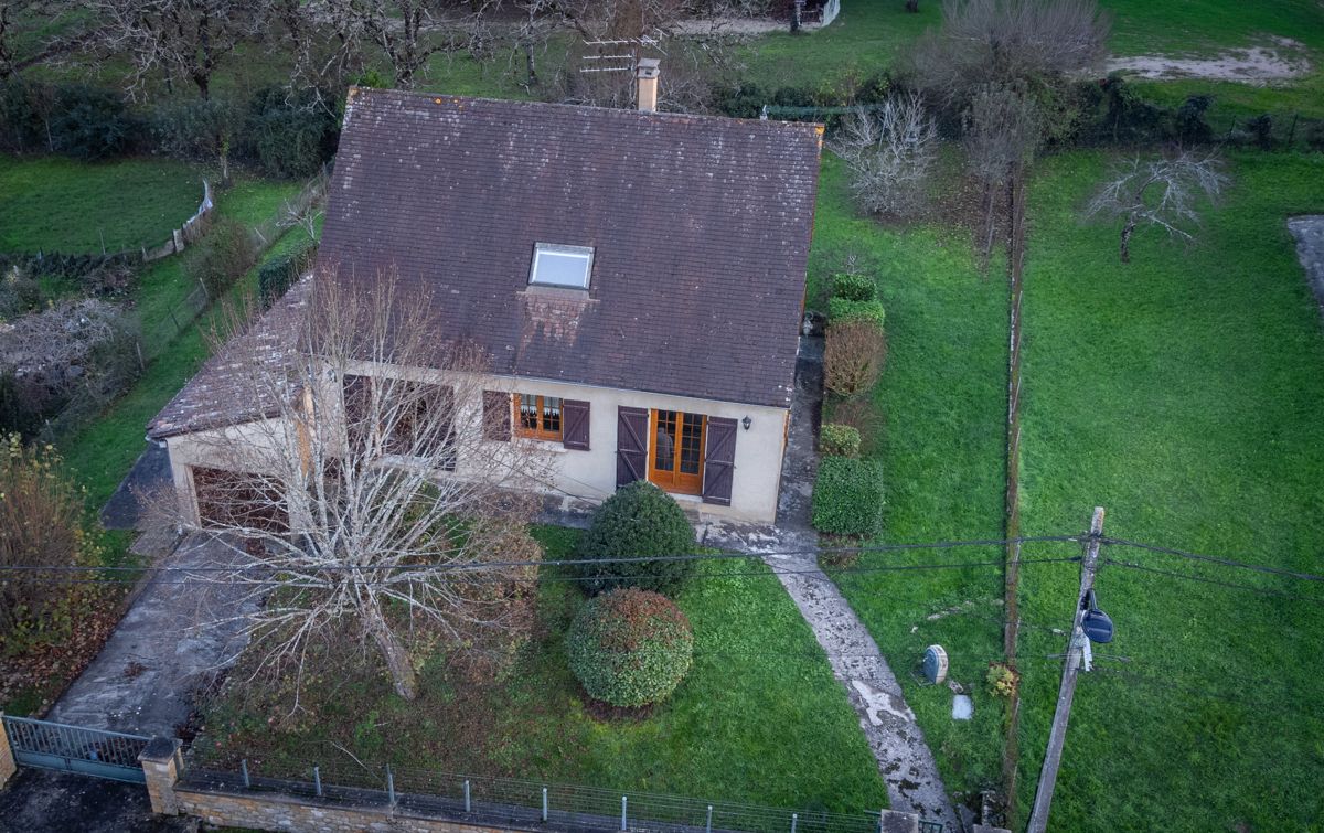BEAUMONT-DU-PERIGORD Maison de village 110 m2 , 5 pieces, 3 chambres, cave, garage et jardin 742M2 2