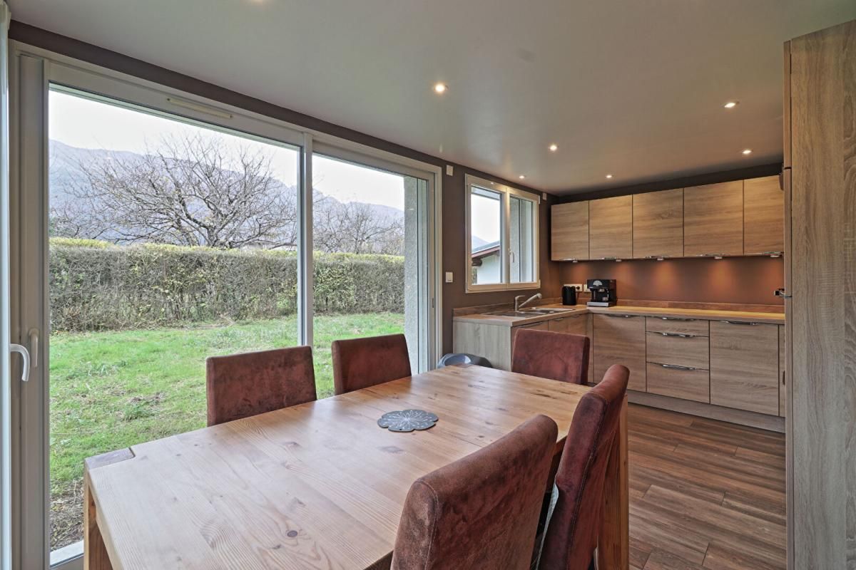 DOUSSARD Maison meublée 4 chambres ? 185 m² au sol (174 m² habitable) 4