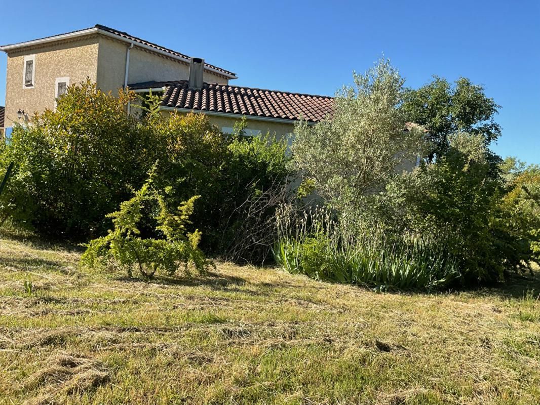 SAINT-SAUVEUR-DE-CRUZIERES Villa traditionnelle de 2005 composée 4 chambres double garage terrain 3040 m2 constructible 2