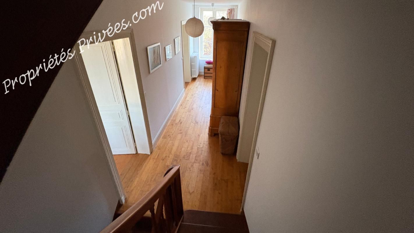 POUILLE Maison Pouille 18 pièce(s) 292 m2 2