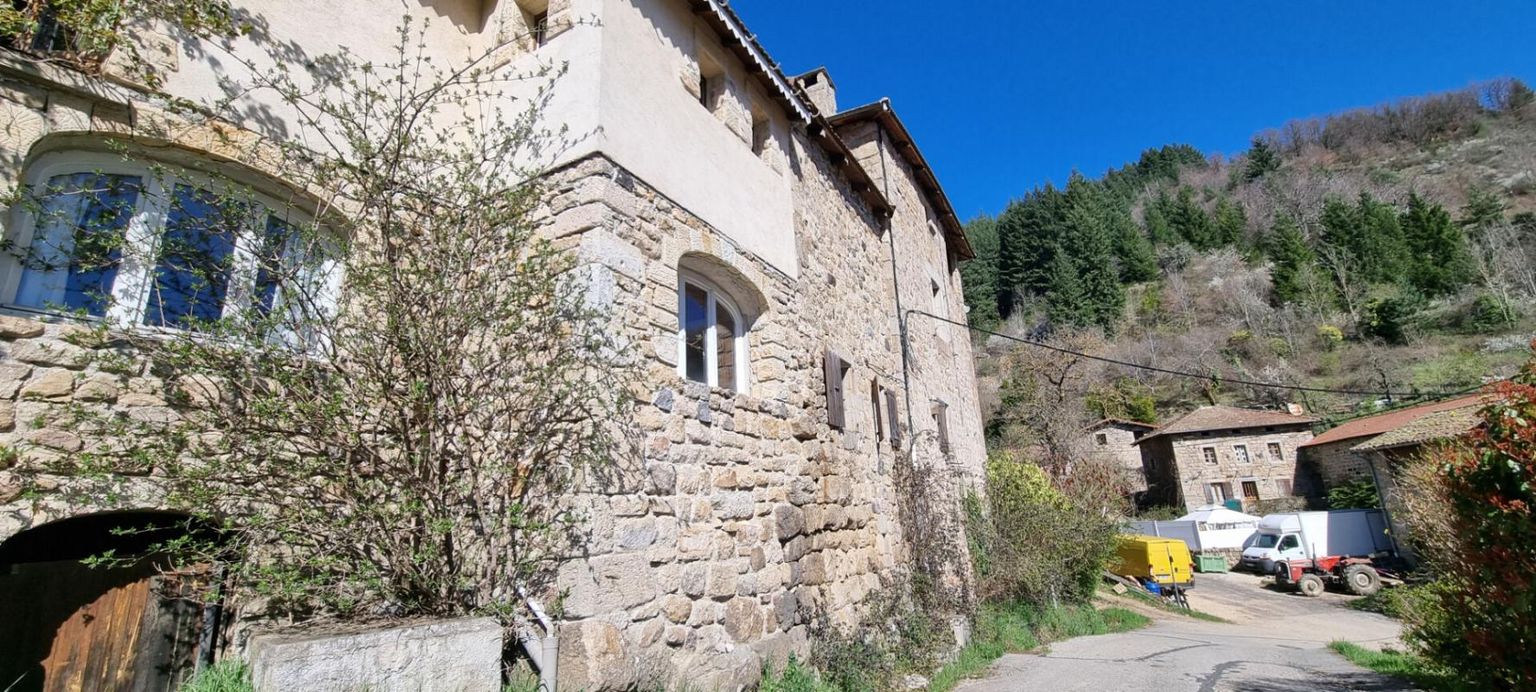 SAINT-MARTIN-DE-VALAMAS Maison 7 pièce(s) 220 m2 3