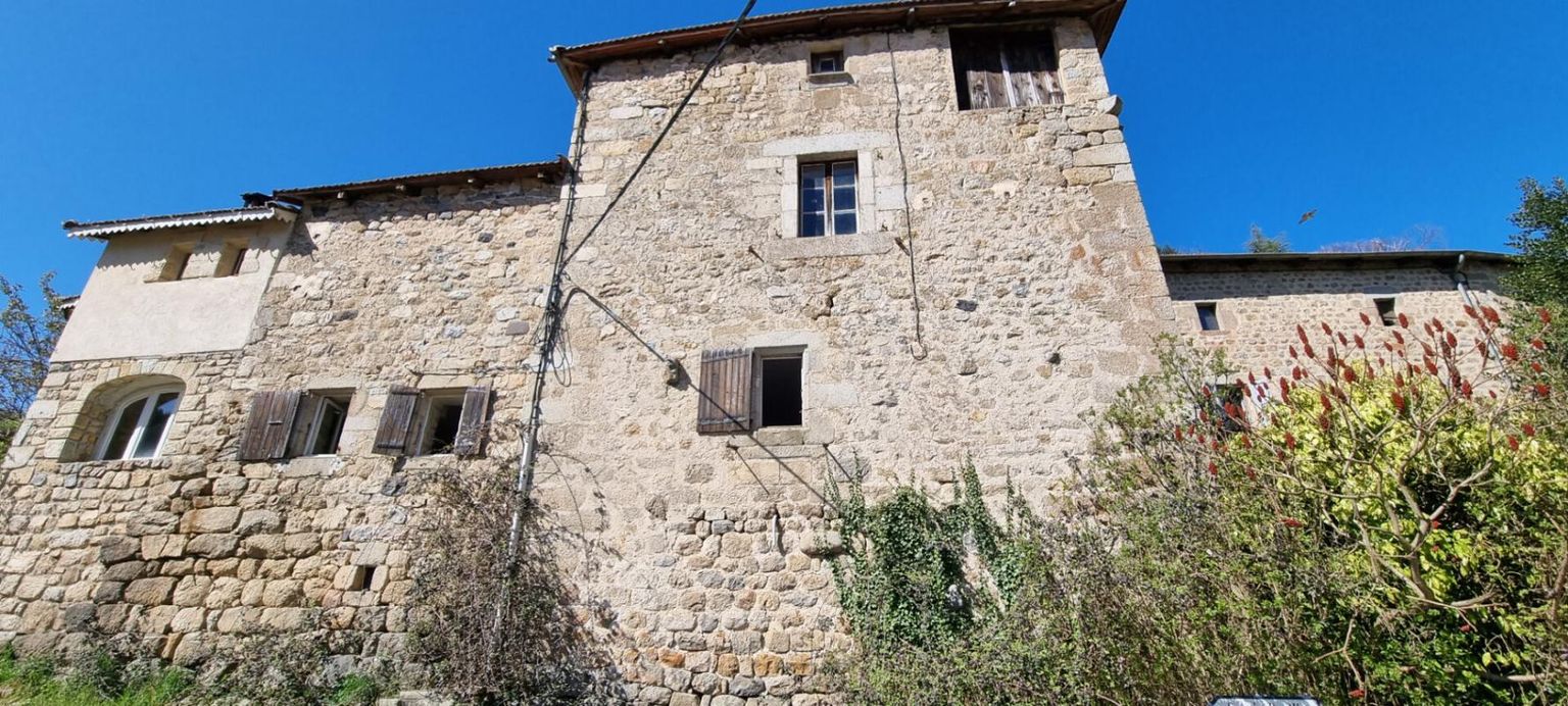 SAINT-MARTIN-DE-VALAMAS Maison 7 pièce(s) 220 m2 4