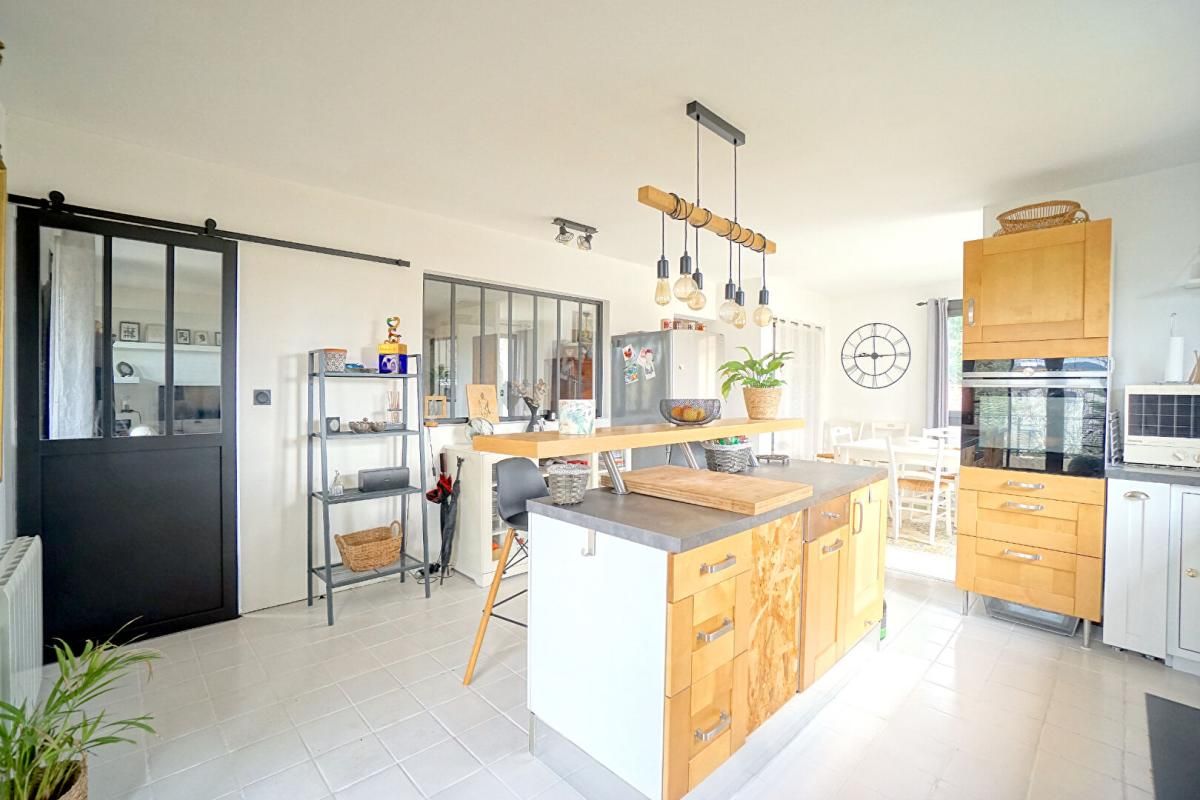 LA TOUR-DE-SALVAGNY Maison La Tour De Salvagny 180 m2 sur terrain de 950M2 2