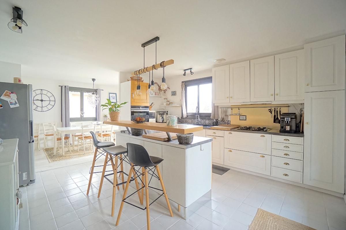 LA TOUR-DE-SALVAGNY Maison La Tour De Salvagny 180 m2 sur terrain de 950M2 3